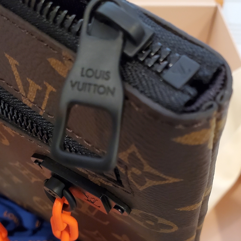 💕Traded💕Louis Vuitton Virgil Abloh A4 Pouch - Picture 5 of 8